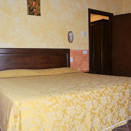 Hotel Oasi Neumann コルトーナ エクステリア 写真