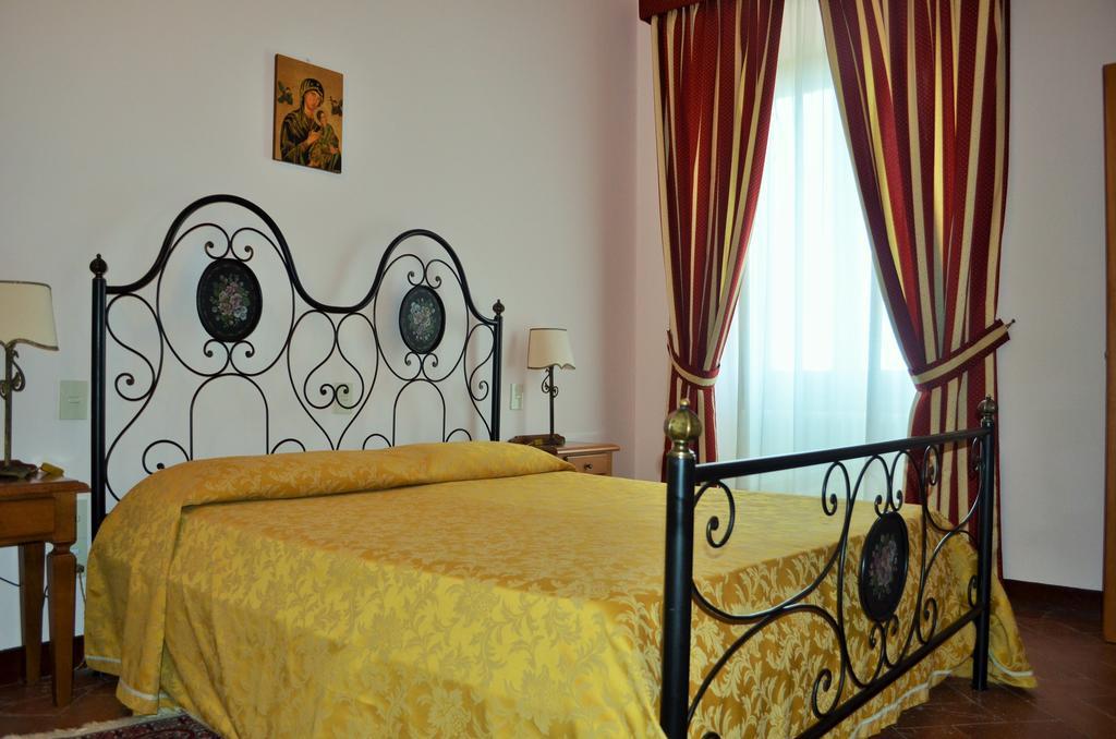 Hotel Oasi Neumann コルトーナ エクステリア 写真
