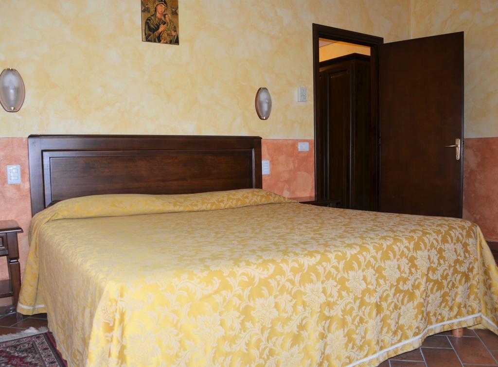 Hotel Oasi Neumann コルトーナ エクステリア 写真