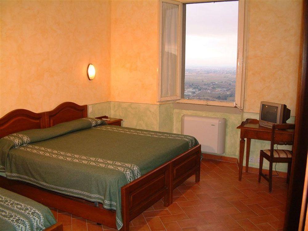 Hotel Oasi Neumann コルトーナ エクステリア 写真